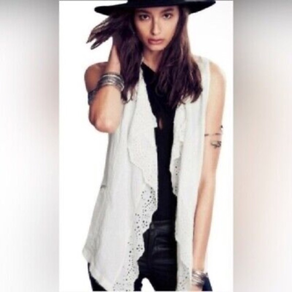 Free People White Distressed Linen Eyelet Crochet Sleeveless Lace Vest Size M